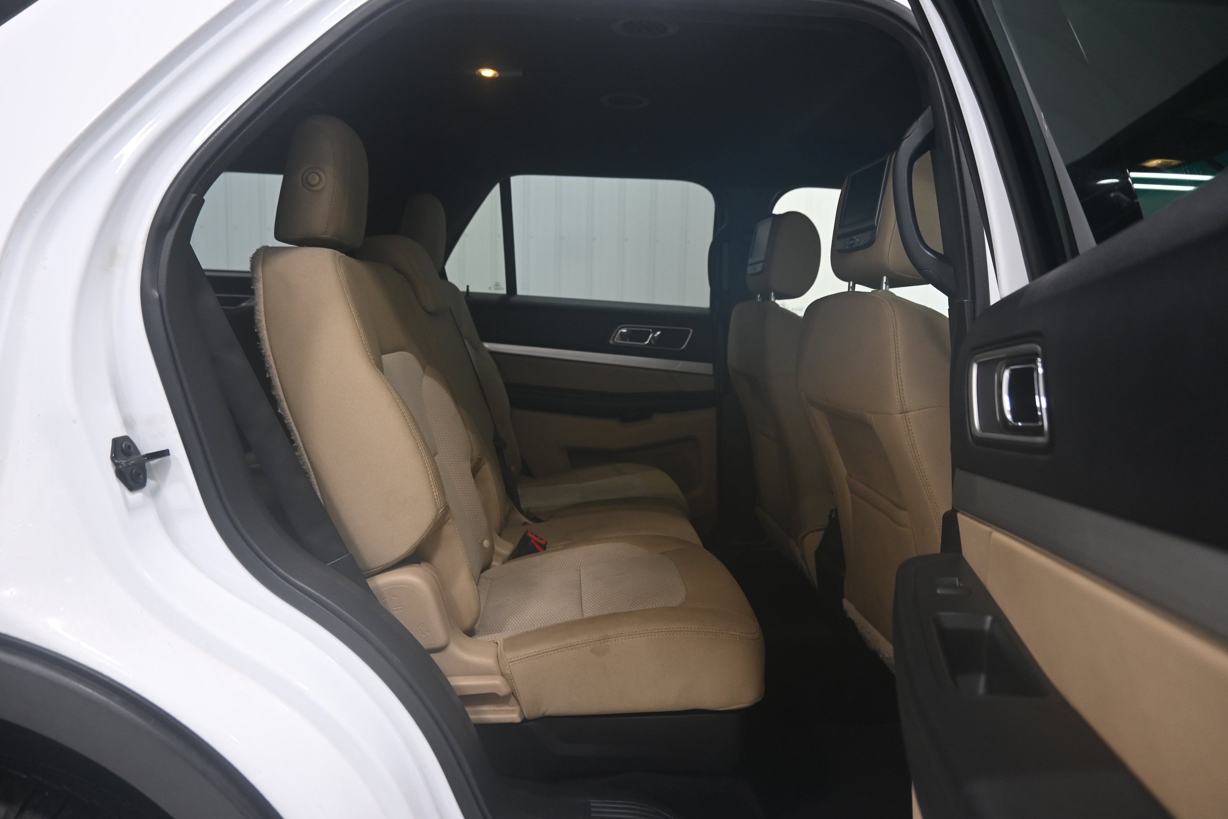 Used 2016 Ford Explorer XLT w/ Equipment Group 201A AWD/4WD image 24
