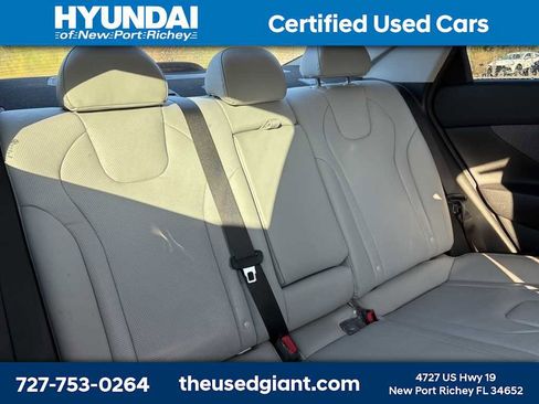 Certified 2022 Hyundai Elantra Limited image 9