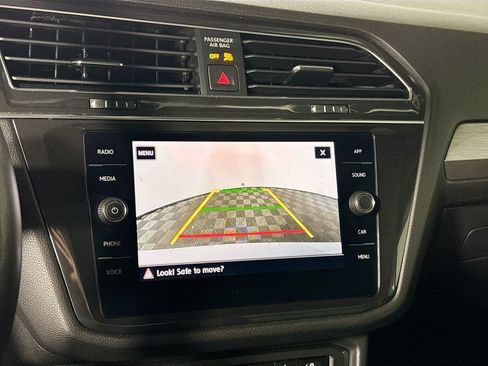 Used 2019 Volkswagen Tiguan SE AWD/4WD image 16