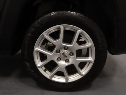 Certified 2023 Jeep Renegade Latitude AWD/4WD image 26