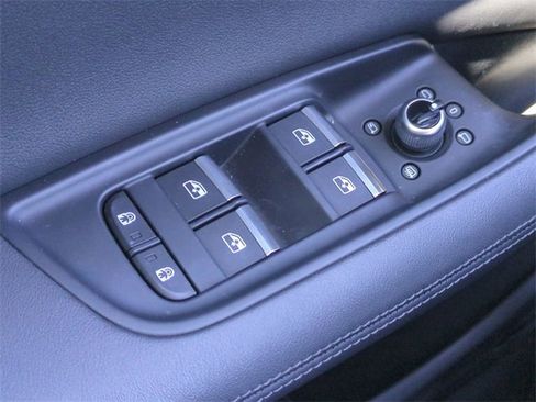 Used 2023 Audi Q7 Premium Plus image 25