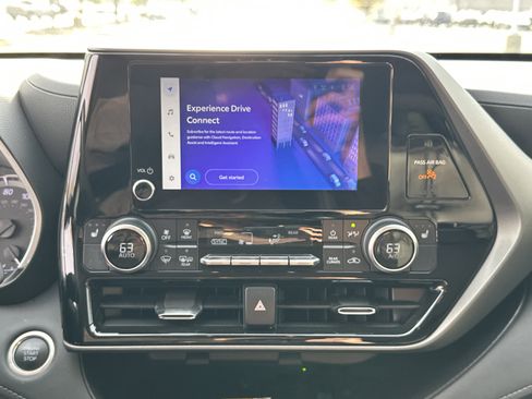 Certified 2024 Toyota Highlander XLE image 24