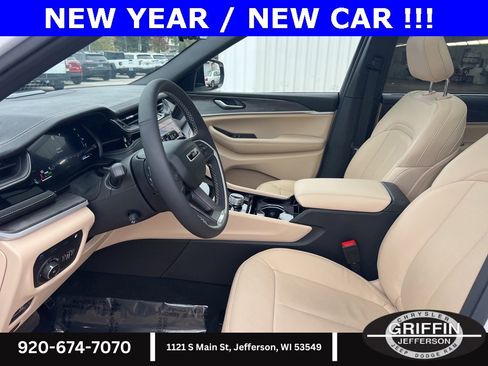 Used 2023 Jeep Grand Cherokee 4xe w/ Luxury Tech Group II image 18