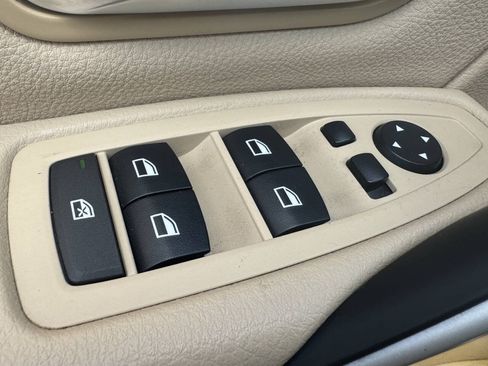 Used 2014 BMW 320i Sedan RWD image 19
