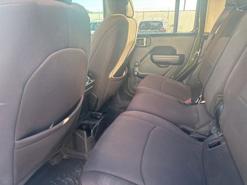 Used 2023 Jeep Gladiator Sport image 12