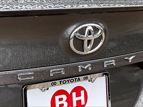 Used 2020 Toyota Camry XLE FWD image 30