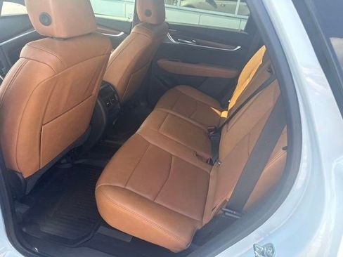 Used 2025 Cadillac XT5 Premium Luxury FWD image 11