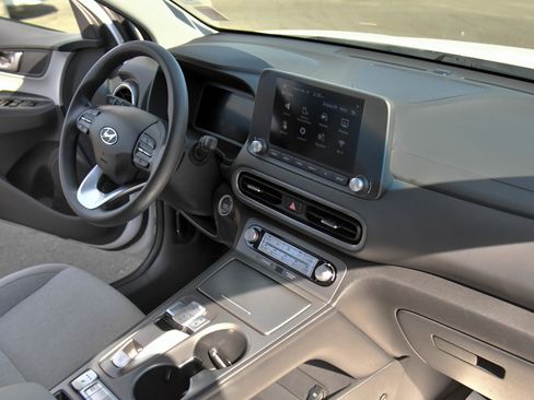 Used 2023 Hyundai Kona SE image 41