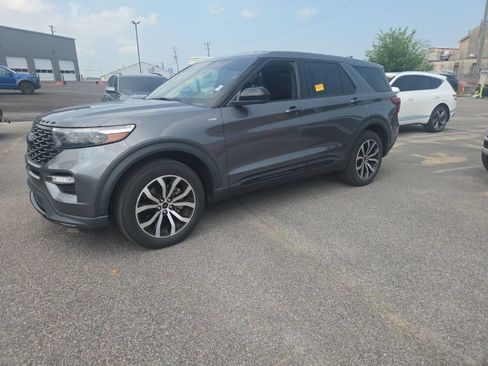 Certified 2022 Ford Explorer ST-Line RWD image 5