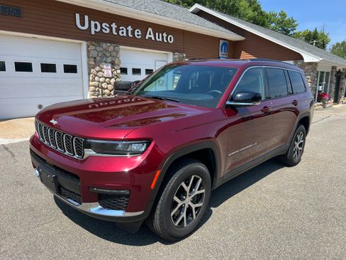 Used 2024 Jeep Grand Cherokee L Limited AWD/4WD image 1