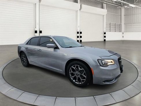 Used 2018 Chrysler 300 S image 7