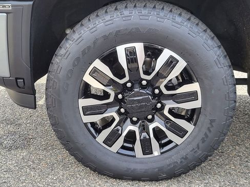 Used 2024 GMC Sierra 2500 Denali Ultimate w/ Max Trailering Package image 8