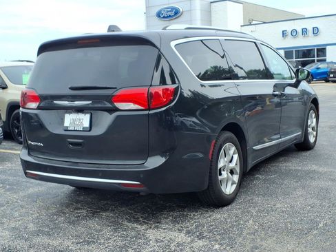 Used 2017 Chrysler Pacifica Touring-L Plus w/ Tire & Wheel Group FWD image 27