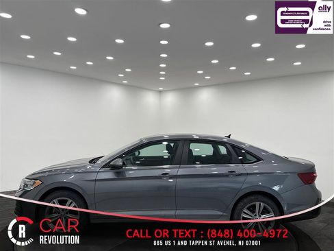Used 2024 Volkswagen Jetta SE FWD image 4