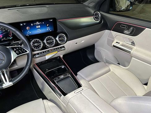 Used 2025 Mercedes-Benz GLA 250 4MATIC image 37