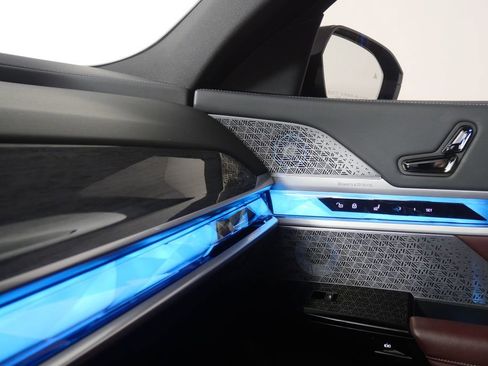 Certified 2023 BMW 760i xDrive image 31