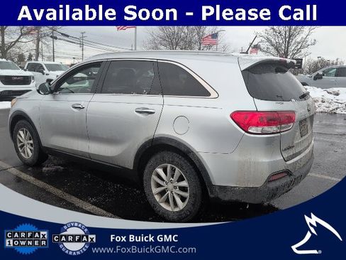 Used 2017 Kia Sorento LX image 5