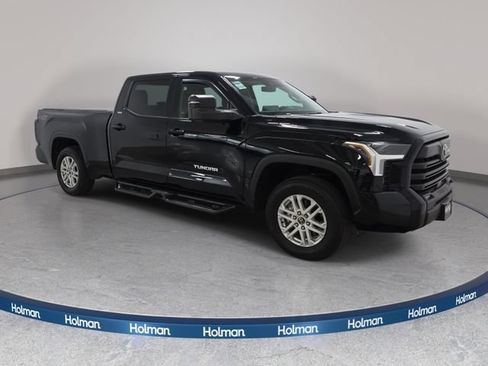Used 2022 Toyota Tundra SR5 w/ SR5 Premium Package AWD/4WD image 4