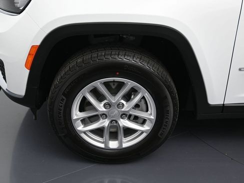 New 2025 Jeep Grand Cherokee L Laredo image 10
