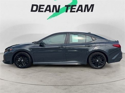 Used 2025 Toyota Camry SE image 5