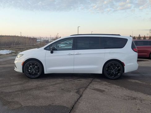 New 2026 Chrysler Pacifica Select w/ S Appearance Package FWD image 6