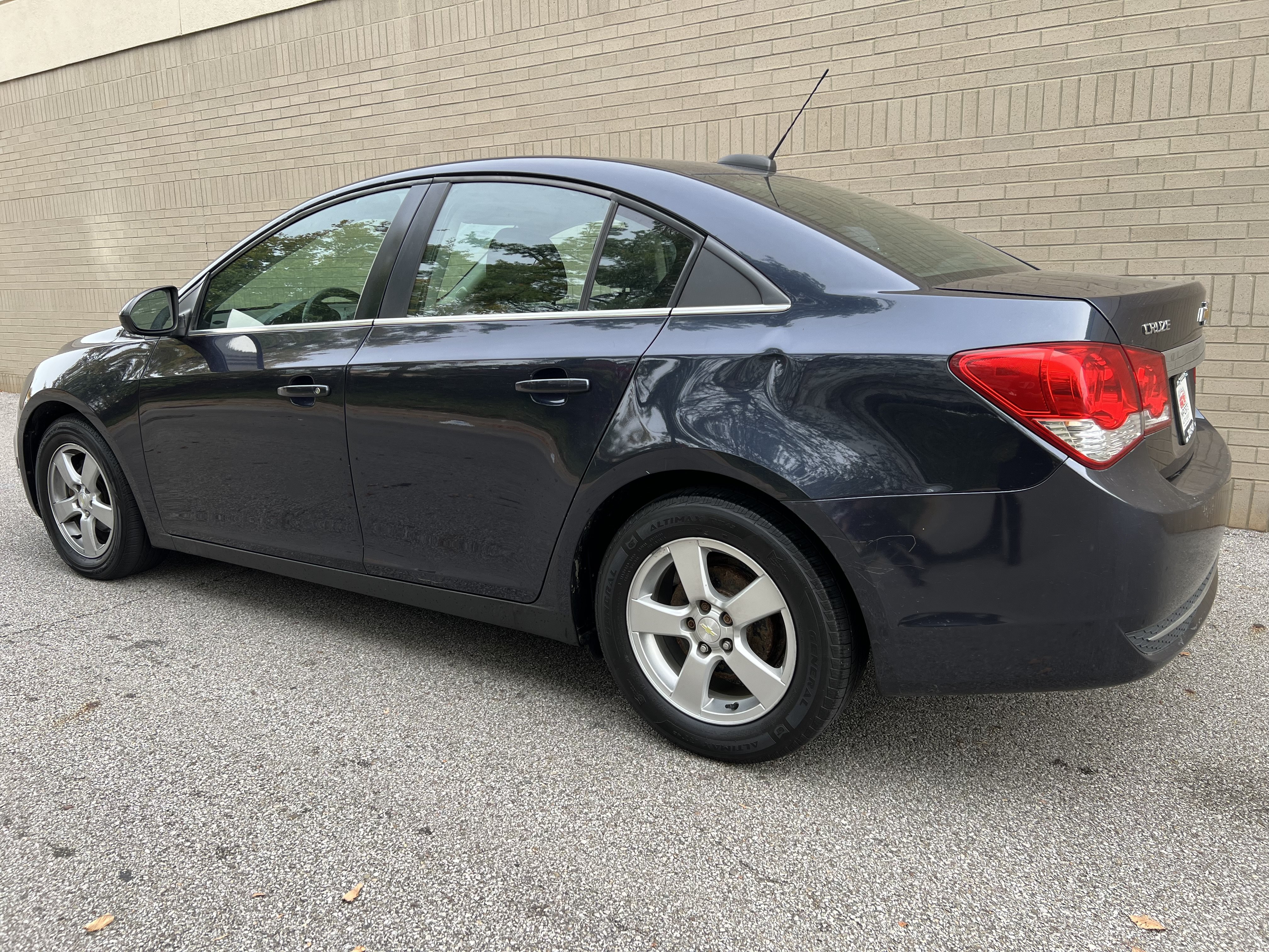 Used 2016 Chevrolet Cruze LT w/ Technology Package FWD image 4