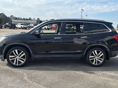 Used 2017 Honda Pilot Touring image 5