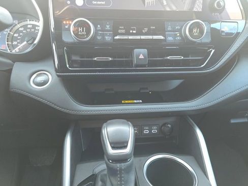 Used 2024 Toyota Highlander XSE image 18