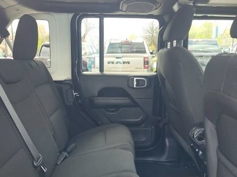 Used 2021 Jeep Wrangler Unlimited Sahara w/ Uconnect 4C Nav & Sound Group AWD/4WD image 17