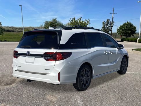 New 2026 Honda Odyssey Touring image 4