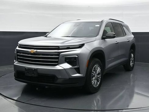 Used 2025 Chevrolet Traverse LT AWD/4WD image 5