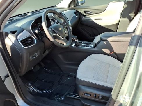 Used 2024 Chevrolet Equinox LS w/ LS Convenience Package FWD image 11
