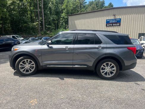 Used 2021 Ford Explorer XLT w/ Equipment Group 202A AWD/4WD image 14