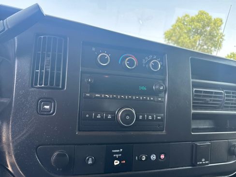 Used 2017 Chevrolet Express 2500 Extended RWD image 14