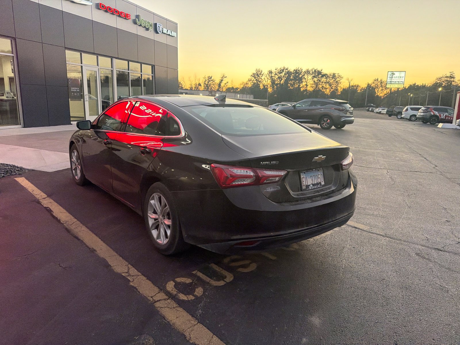 Used 2021 Chevrolet Malibu LT FWD image 3