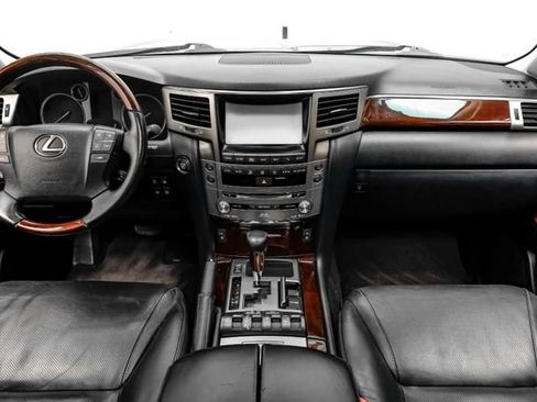 Used 2014 Lexus LX 570 4WD image 17
