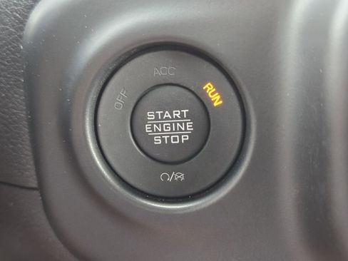 Used 2023 Jeep Wrangler Unlimited Sahara w/ Cold Weather Group AWD/4WD image 24