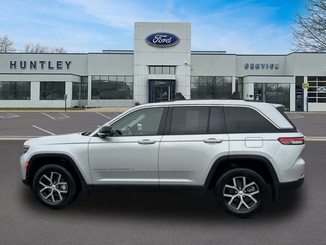 Used 2023 Jeep Grand Cherokee Limited w/ Luxury Tech Group II AWD/4WD image 6