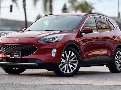 Used 2020 Ford Escape Titanium FWD image 1