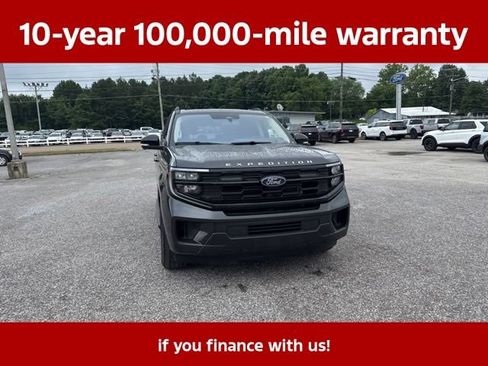Used 2025 Ford Expedition Active AWD/4WD image 8
