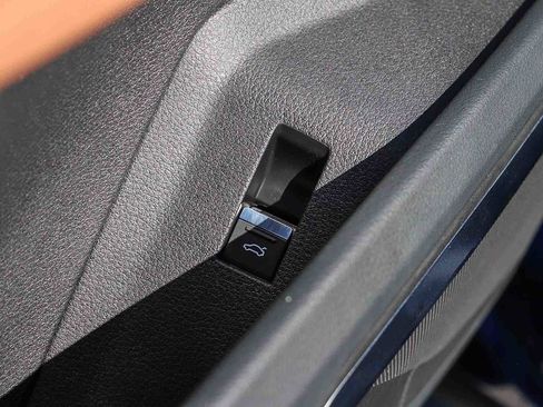 Used 2022 Audi e-tron Premium Plus w/ Premium Plus Package image 29