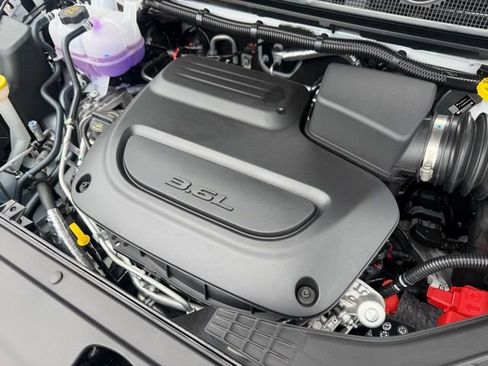 New 2026 Chrysler Pacifica Select AWD/4WD image 12