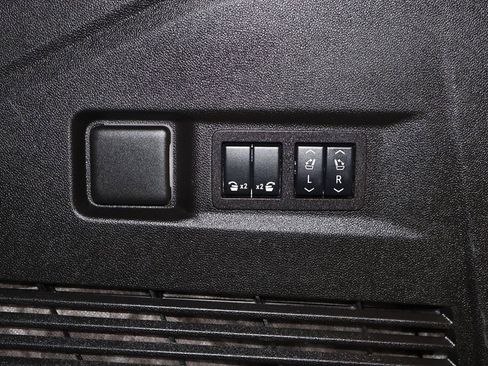 Used 2024 GMC Yukon AT4 w/ Technology Package image 46