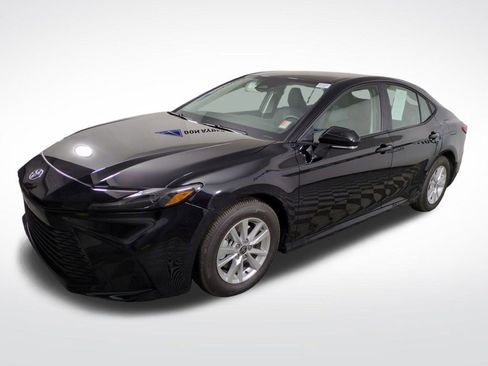 Used 2025 Toyota Camry LE w/ Convenience Package image 1