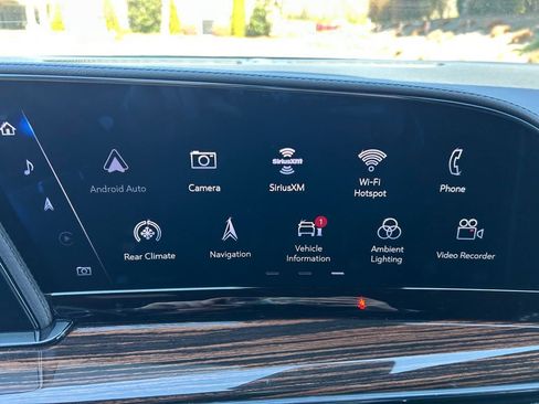 Used 2024 Cadillac Escalade ESV Premium Luxury image 33