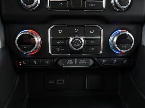 Used 2022 GMC Yukon SLT w/ SLT Premium Package image 32