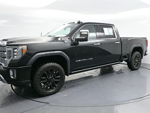 Used 2021 GMC Sierra 2500 Denali w/ Denali Black Diamond Edition AWD/4WD image 3
