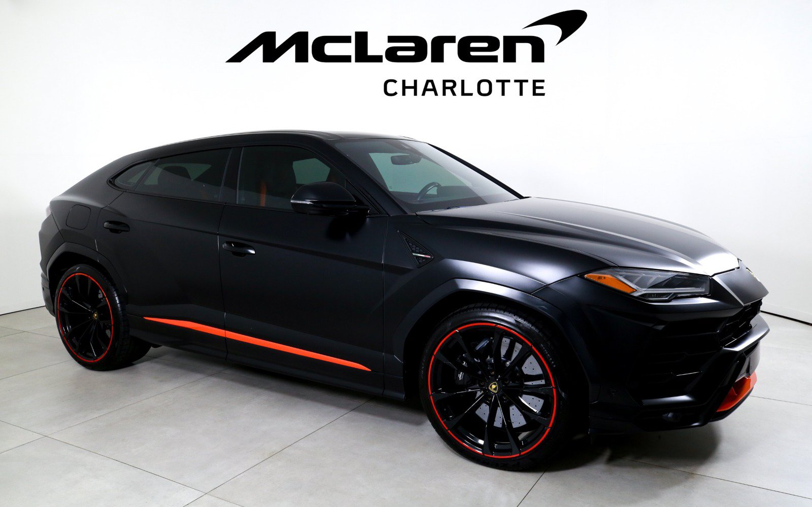 Used 2022 Lamborghini Urus AWD/4WD image 2