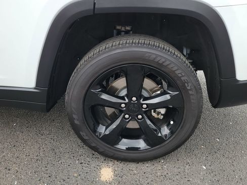 Used 2024 Jeep Grand Cherokee L Laredo image 15