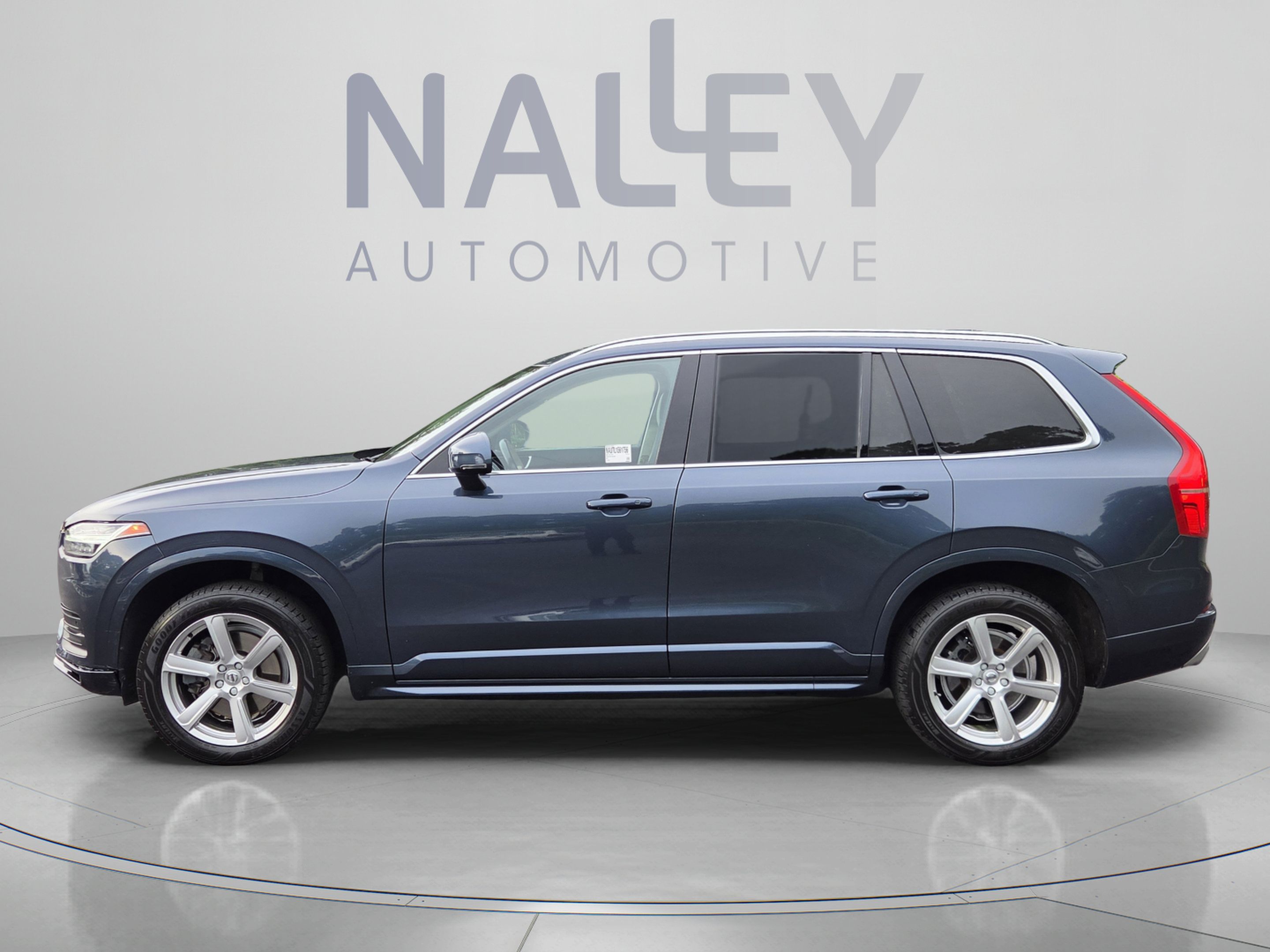 Used 2020 Volvo XC90 T6 Momentum AWD/4WD image 2